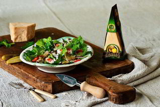 Картофельный салат с лососем и сыром Джюгас