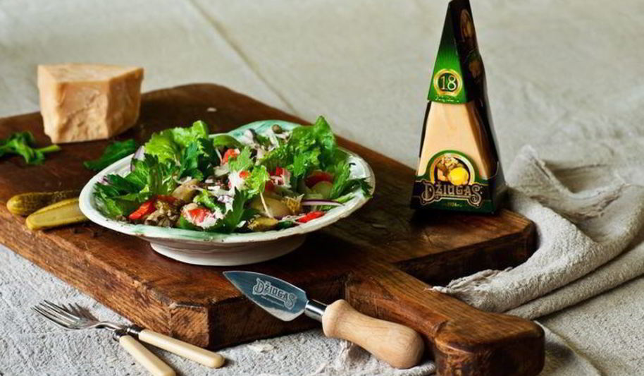 Рецепт картофельного салата с лососем и сыром джюгас