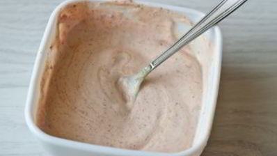 картофельный салат с яйцами и горошком