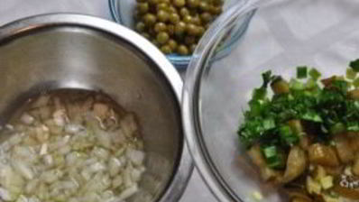 салат картофельный с маринованными огурцами