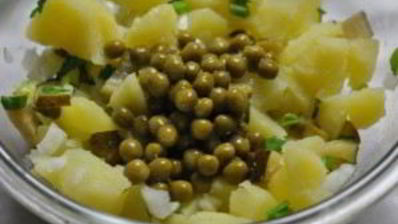 салат картофельный с маринованными огурцами