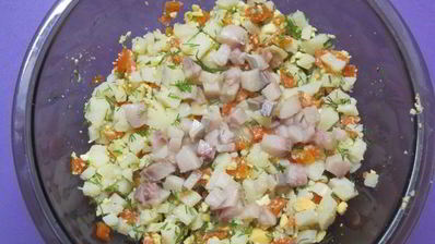 салат картофельный с сельдью