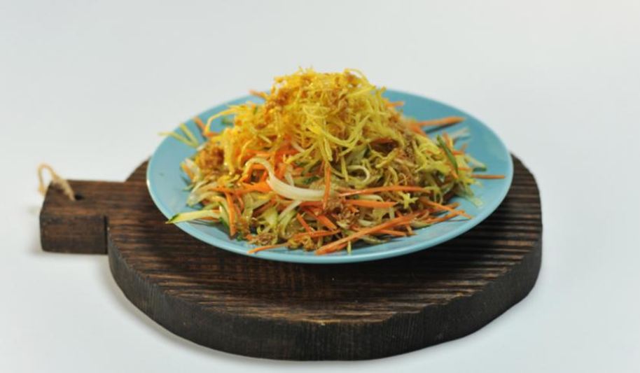 Рецепт салата с картофельной соломкой