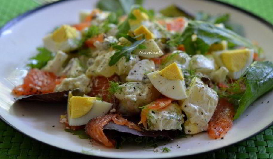 Рецепт салата с малосольной семгой и картофелем