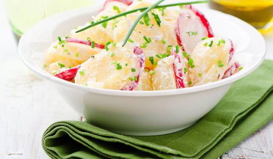 Рецепт салата с молодым картофелем и редисом