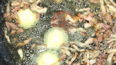 теплый картофельный салат с беконом