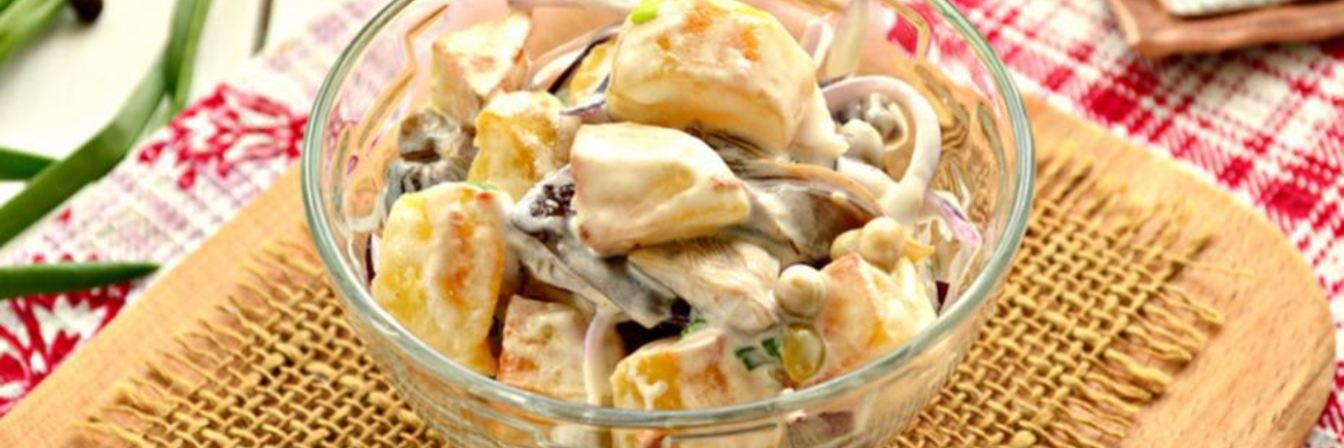 Теплый картофельный салат с грибами