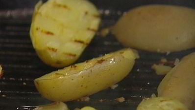 теплый салат с картофелем и беконом