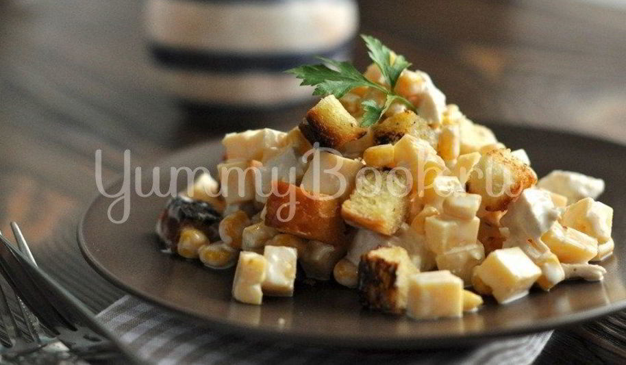 Рецепт хрустящего салата с курицей, сыром и кукурузой