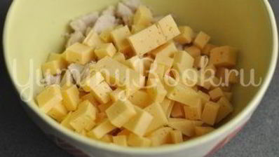 хрустящий салат с курицей, сыром и кукурузой