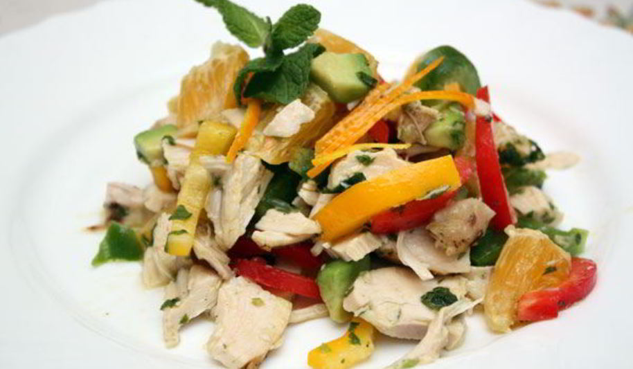 Рецепт куриного салата с авокадо и сладким перцем
