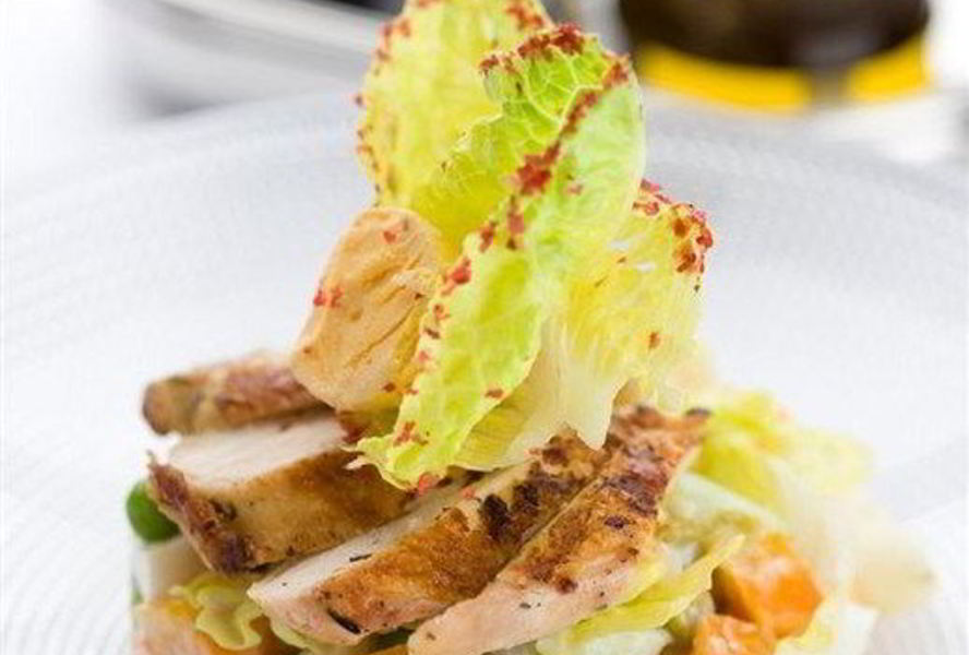 Оливье с филе цыпленка на гриле