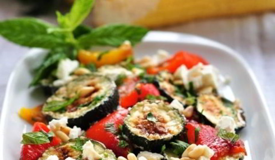 Рецепт салата из кабачков и перца с фетой и мятой