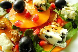 Салат из хурмы с рокфором