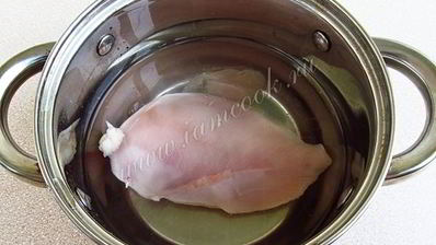 салат из куриного филе с сельдереем и яблоками