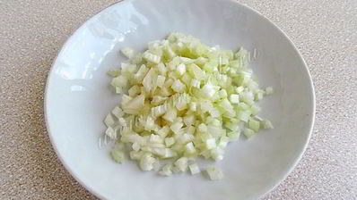 салат из куриного филе с сельдереем и яблоками