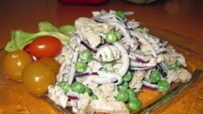 салат из маринованных кальмаров