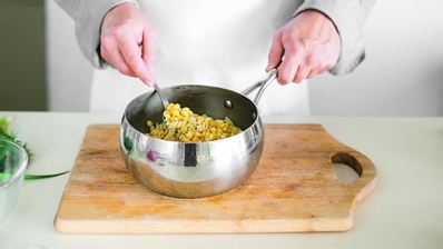 салат из пасты с тунцом и кукурузой