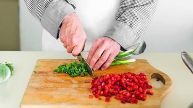 салат из пасты с тунцом и кукурузой