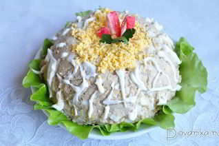 Салат из печени трески классический