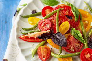 Салат из помидоров с зеленой фасолью