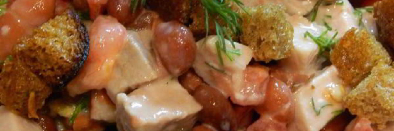 Салат мясной с фасолью
