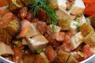 Салат мясной с фасолью