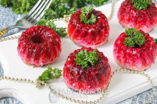 Заливная килька под шубой