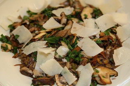 Салат с чечевицей и грибами