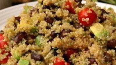 салат с фасолью, квиноа и томатилло