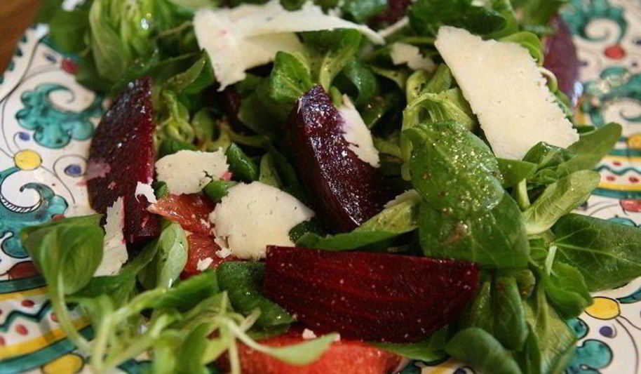 Рецепт салата с грейпфрутом и молодой свеклой