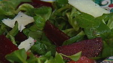 салат с грейпфрутом и молодой свеклой