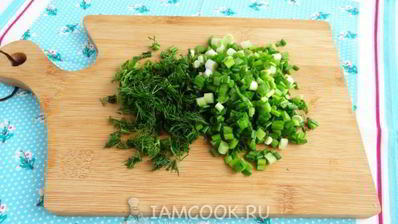 салат с курицей, морковью и соленым огурцом