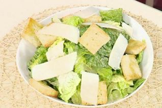 Классический салат Цезарь