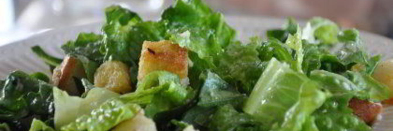 Салат Цезарь классический