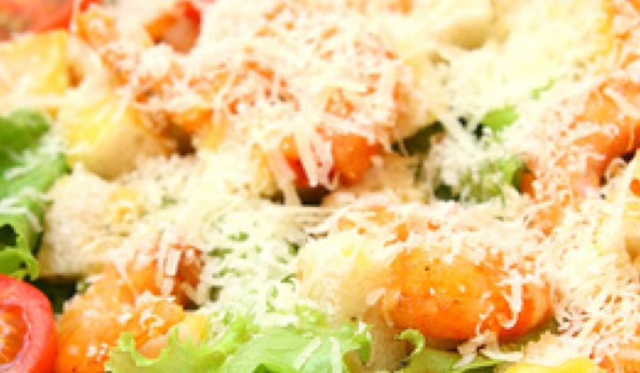 Рецепт салата цезарь с креветками