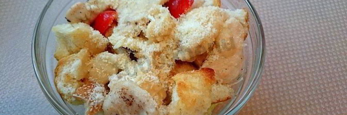 Салат Цезарь с курицей и домашними сухариками