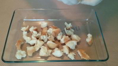 салат цезарь с курицей и домашними сухариками