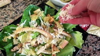 салат цезарь с курицей