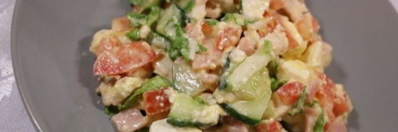 Цезарь с курицей и сухариками