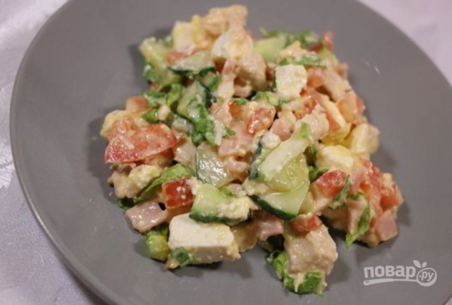 Цезарь с курицей и сухариками