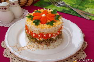 Слоеный салат с рисом и сардинами