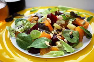 Теплый салат с тыквой и свеклой