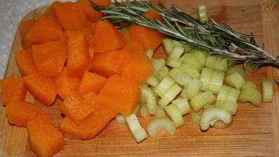 теплый салат с тыквой и свеклой