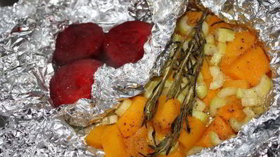 теплый салат с тыквой и свеклой