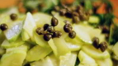 зеленый салат с каперсами