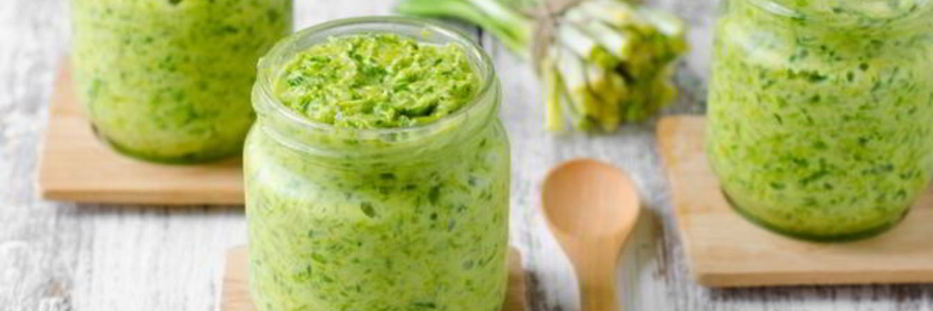 Зеленый франкфуртский соус на сметане