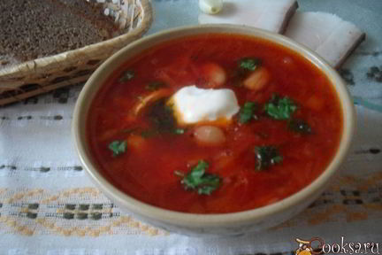 Борщ с фасолью и яблоками