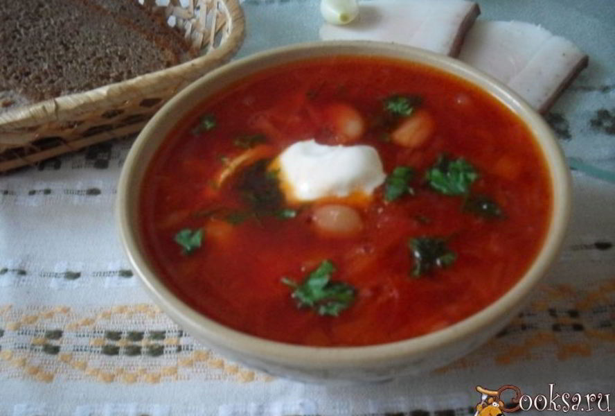 Борщ с фасолью и яблоками