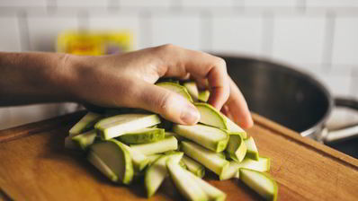 борщ с шампиньонами и кабачками